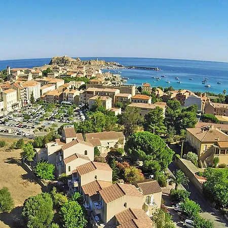 Chic Romantic Getaway In Rousse Daire *